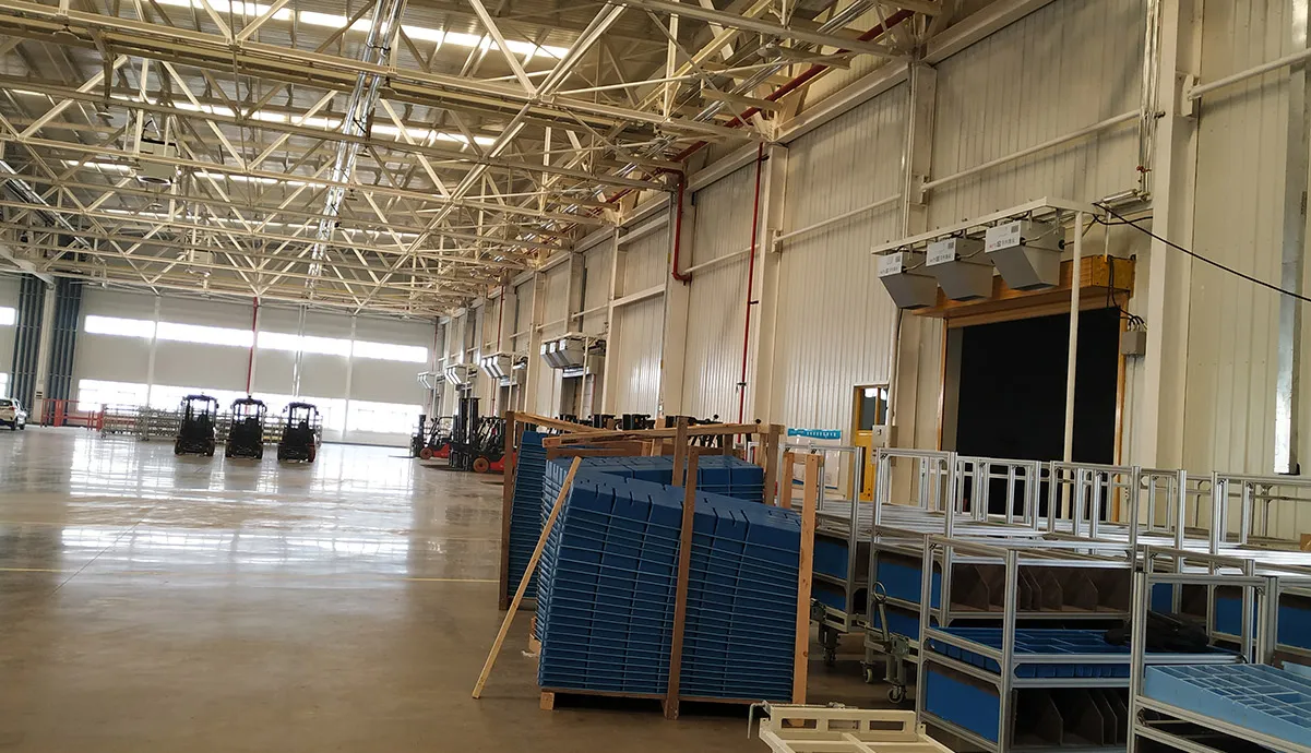 Industrial Heated Air Curtain vs Standard Air Curtain Systems